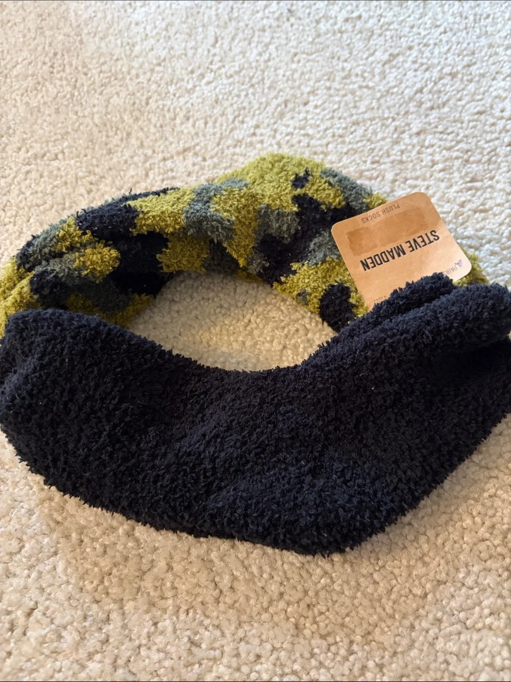 Steve Madden Women’s  Plush Socks Set of 2 - Camo & Black Pair Size 5-10 NWT